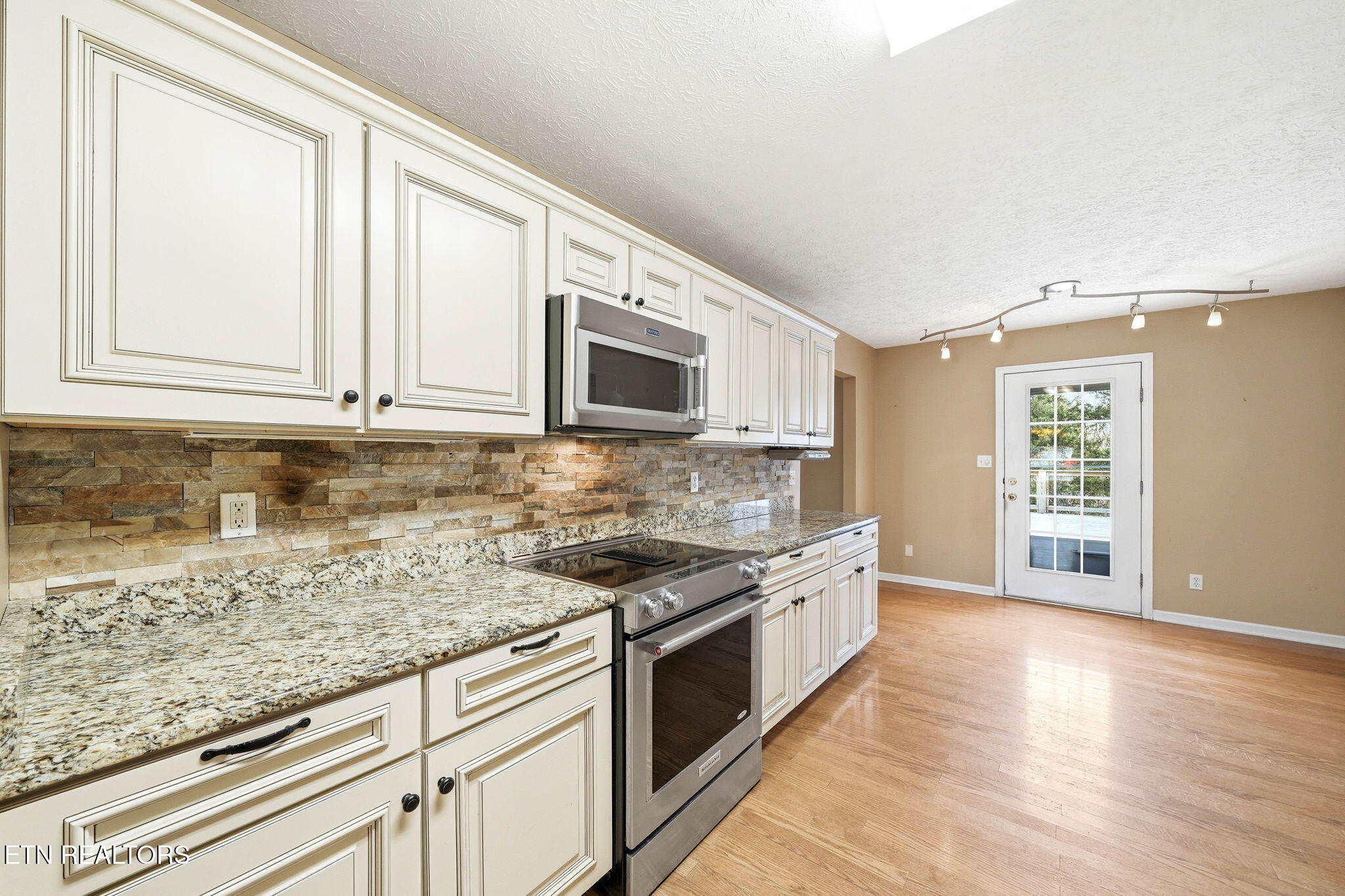 7418 Beavers Bend Lane Corryton, TN 37721 - Photo 12 of 33 Kitchen