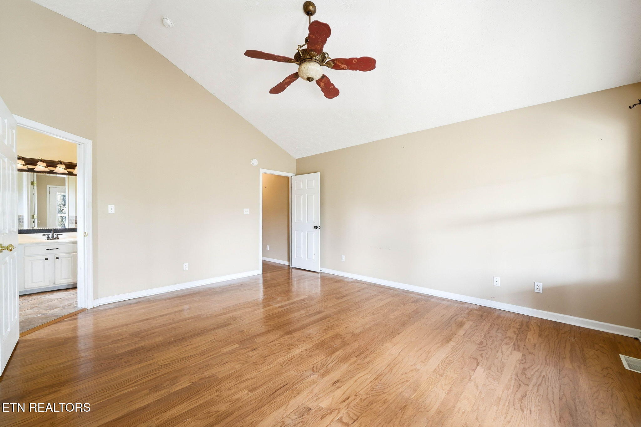 7418 Beavers Bend Lane Corryton, TN 37721 - Photo 14 of 33 Primary Suite