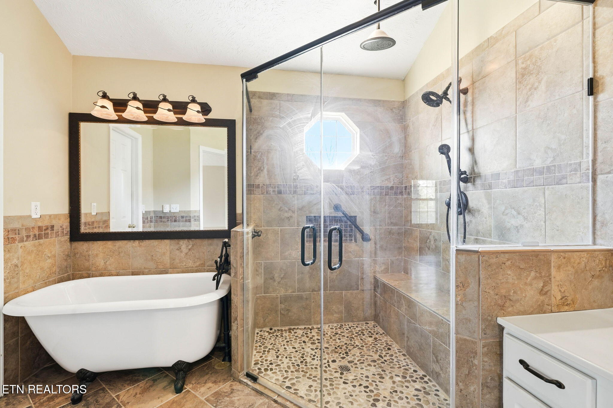 7418 Beavers Bend Lane Corryton, TN 37721 - Photo 15 of 33 Primary Bathroom