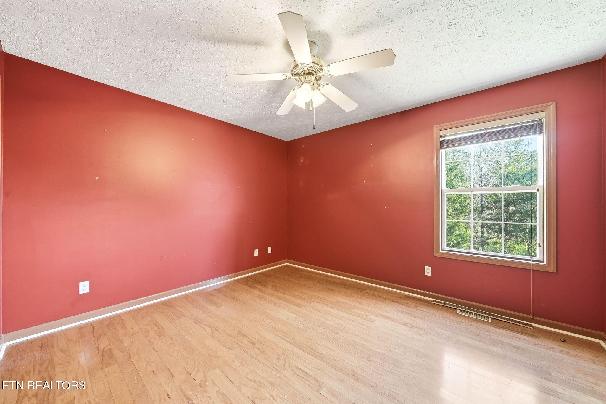 7418 Beavers Bend Lane Corryton, TN 37721 - Photo 20 of 33 Bedroom