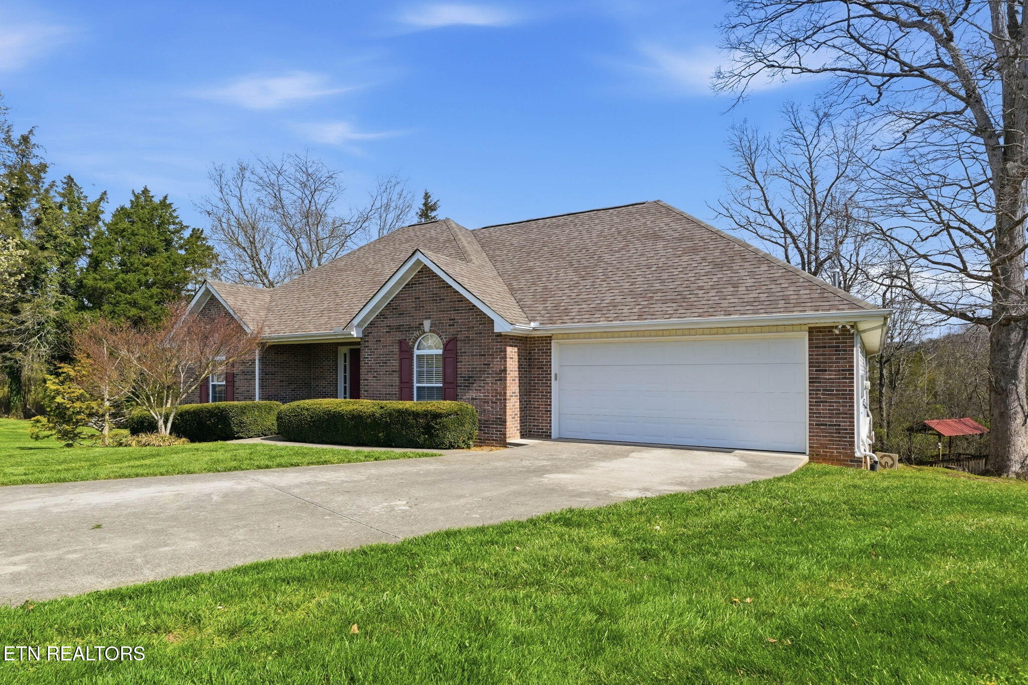 7418 Beavers Bend Lane Corryton, TN 37721 - Photo 2 of 33 Side View