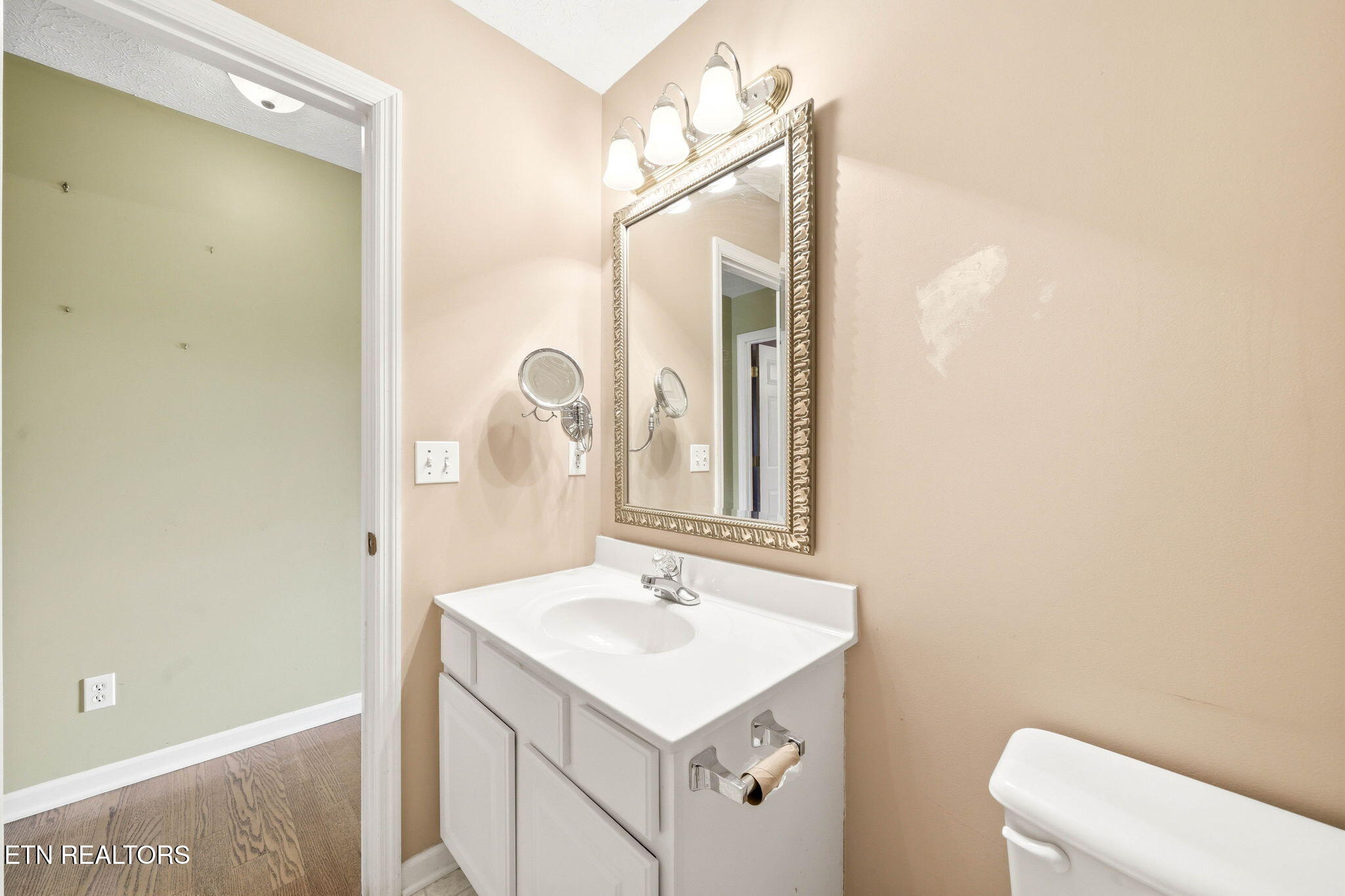 7418 Beavers Bend Lane Corryton, TN 37721 - Photo 23 of 33 Hallway Bathroom