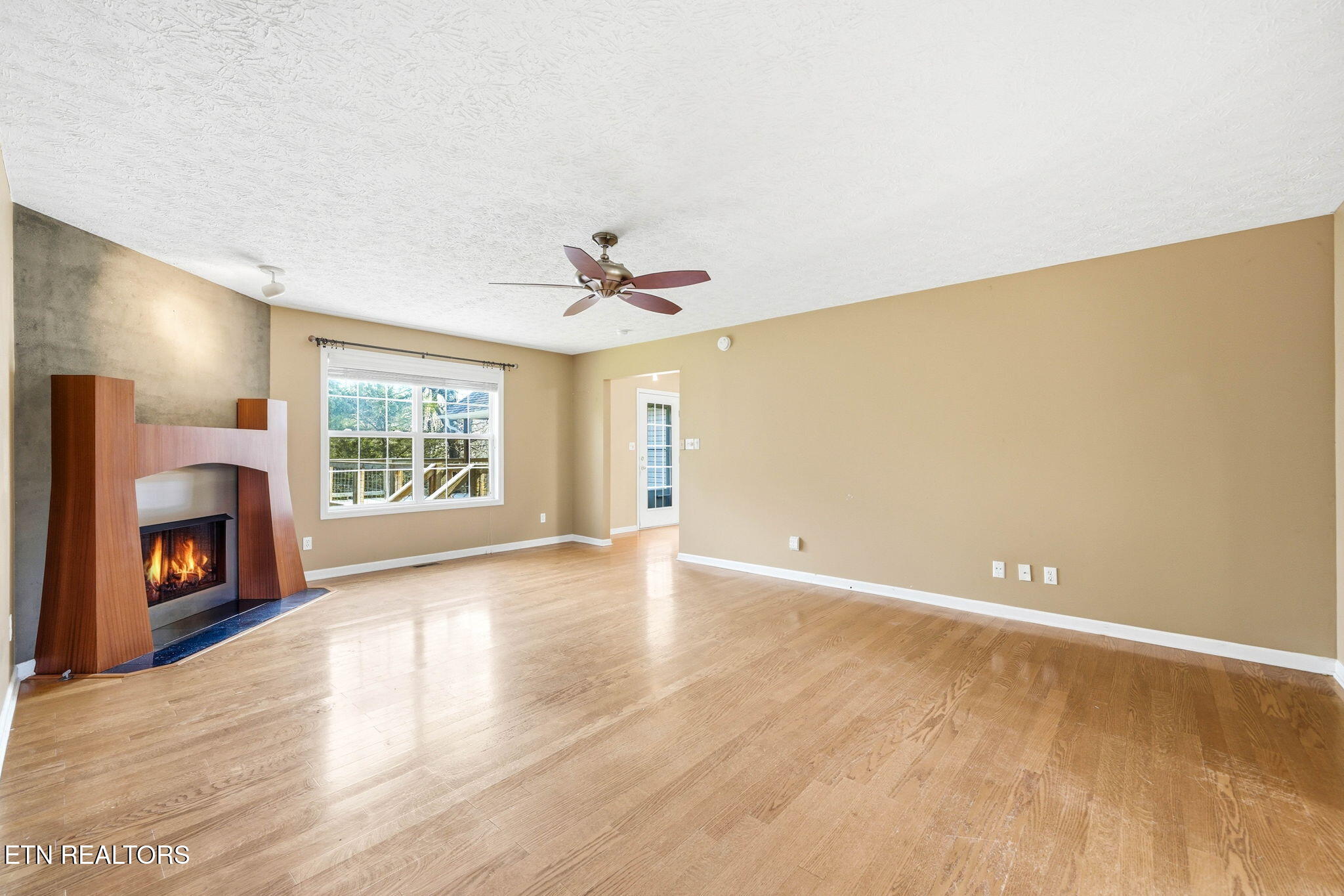 7418 Beavers Bend Lane Corryton, TN 37721 - Photo 4 of 33 Living Room
