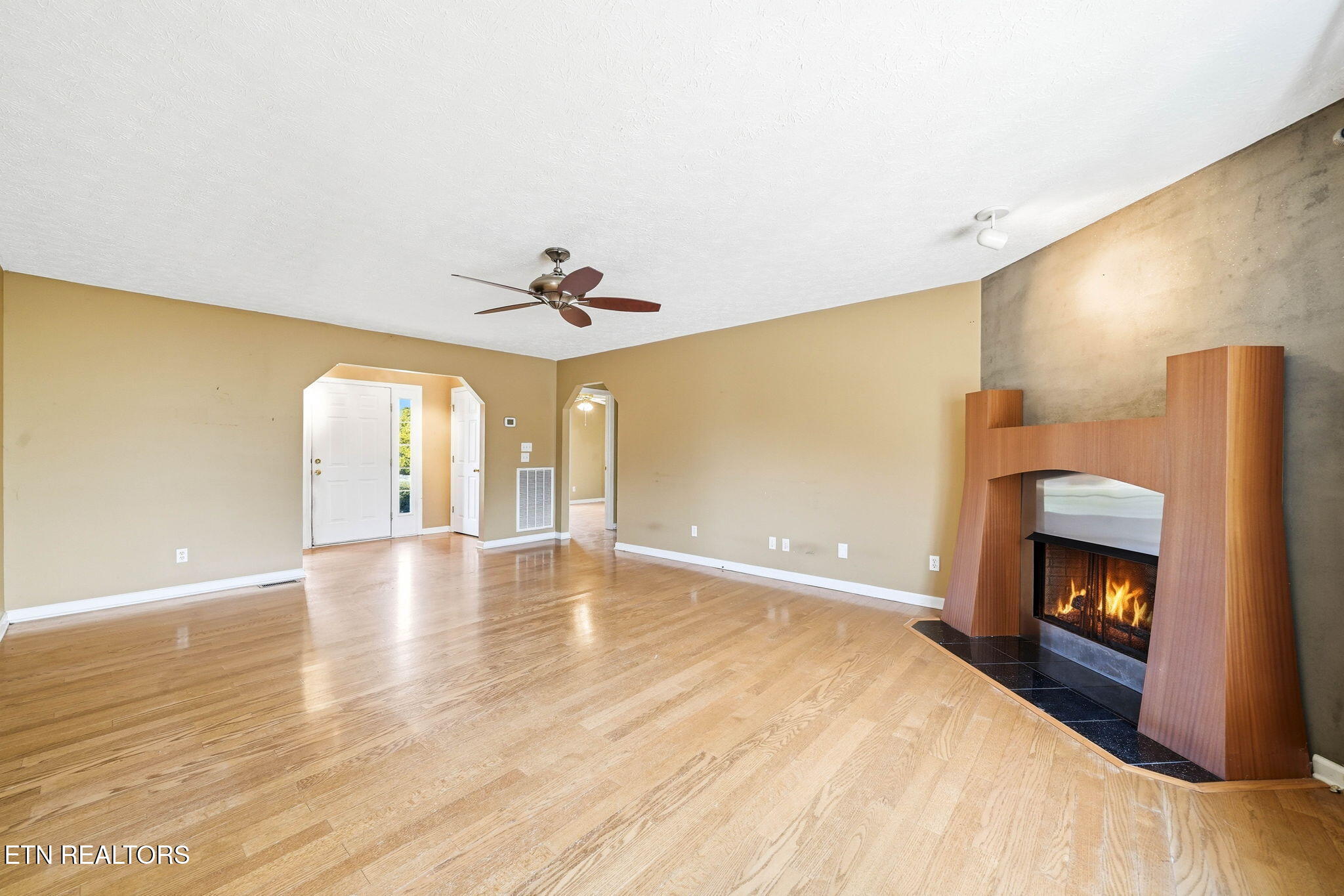 7418 Beavers Bend Lane Corryton, TN 37721 - Photo 6 of 33 Living Room