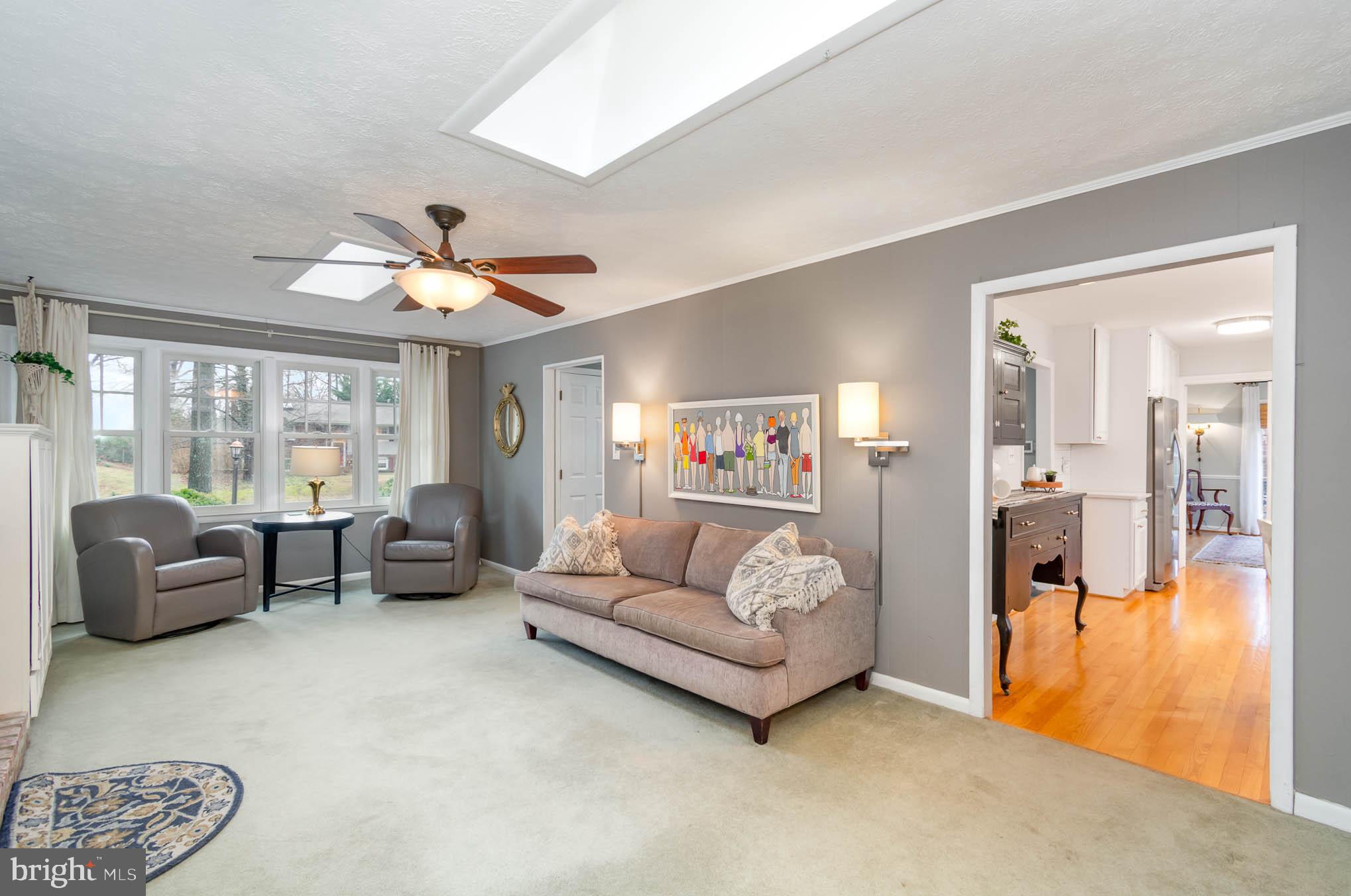 231 Falcon Drive Pasadena, MD 21122 - Photo 14 of 37 Large skylights