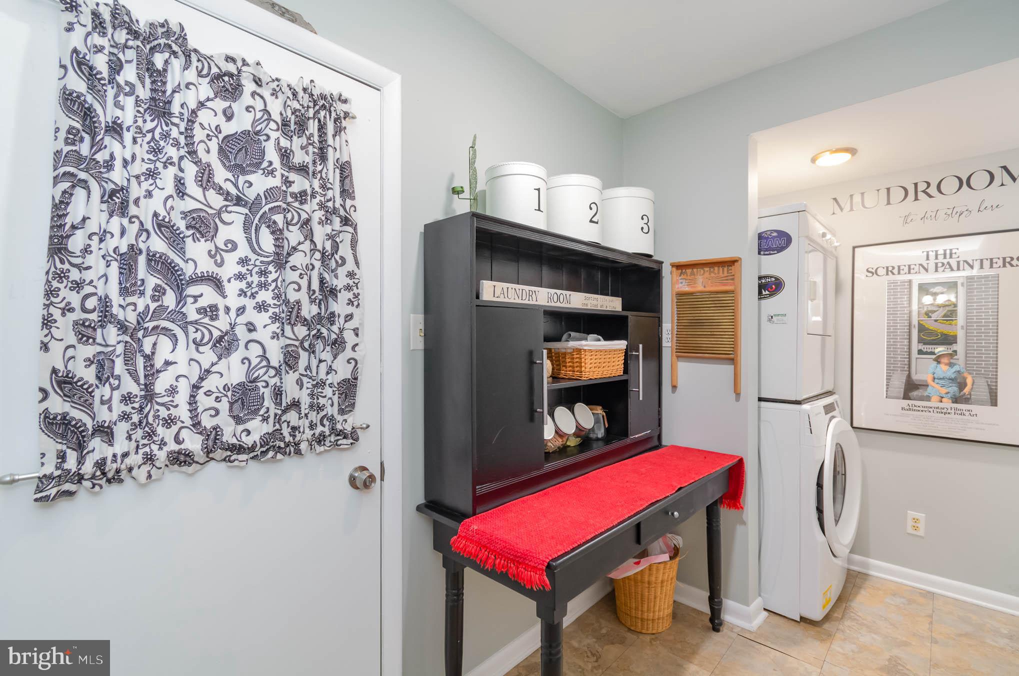 231 Falcon Drive Pasadena, MD 21122 - Photo 15 of 37 Laundry/mud room from garage