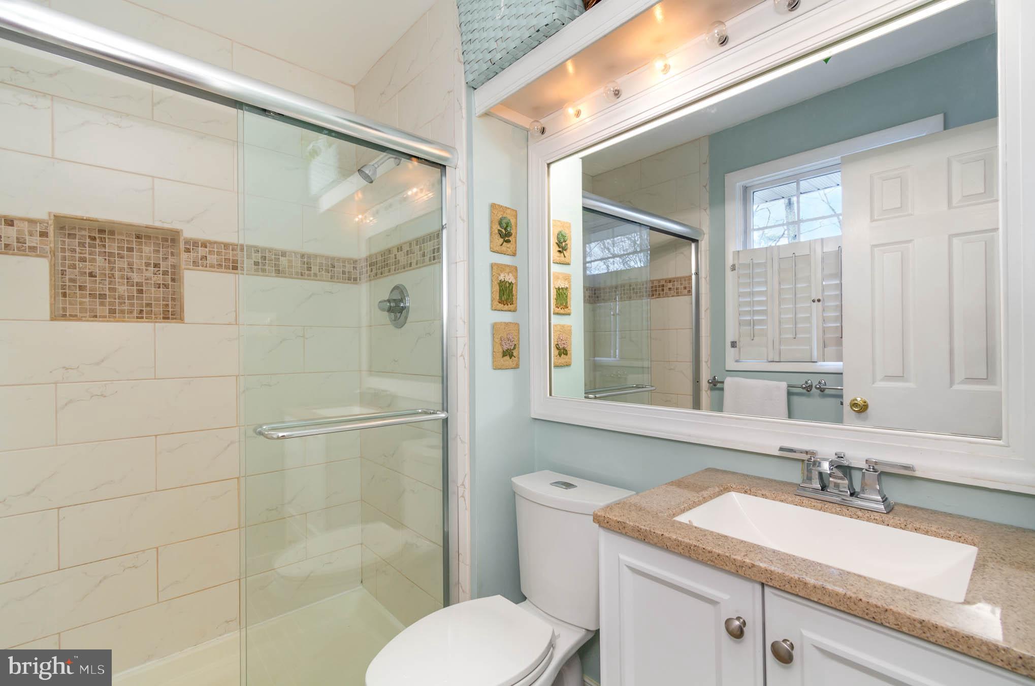 231 Falcon Drive Pasadena, MD 21122 - Photo 26 of 37 Primary bath