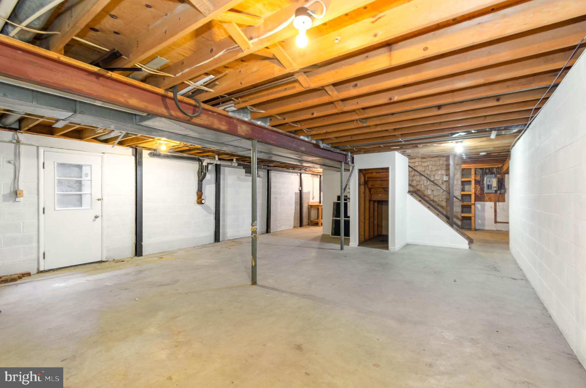 231 Falcon Drive Pasadena, MD 21122 - Photo 28 of 37 Bring your creativity!