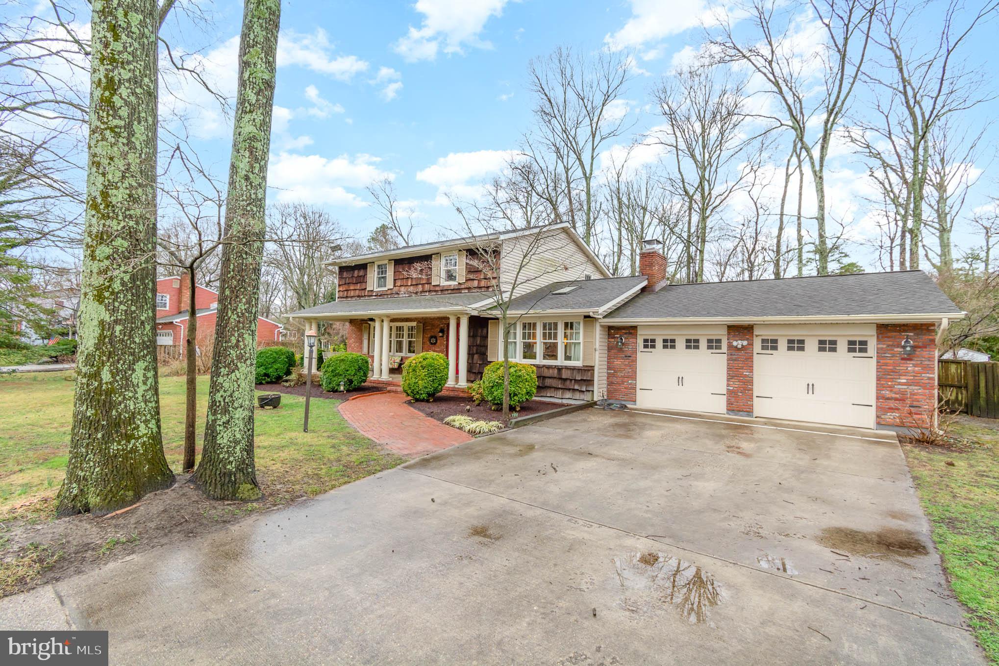 231 Falcon Drive Pasadena, MD 21122 - Photo 4 of 37 Oversized garage; space for 2 cars plus storage!