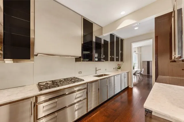 $7,600,000 | 20 West 53rd Street, Unit 37A | Midtown Central