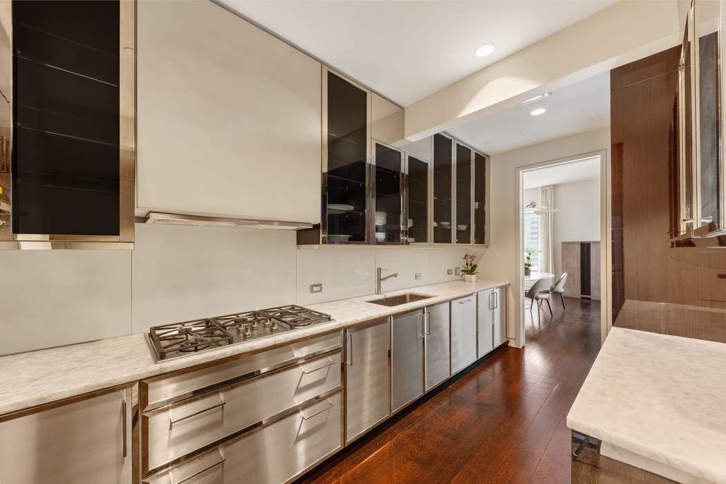 20 West 53rd Street, Unit 37A Manhattan, NY 10019 - Photo 7 of 8