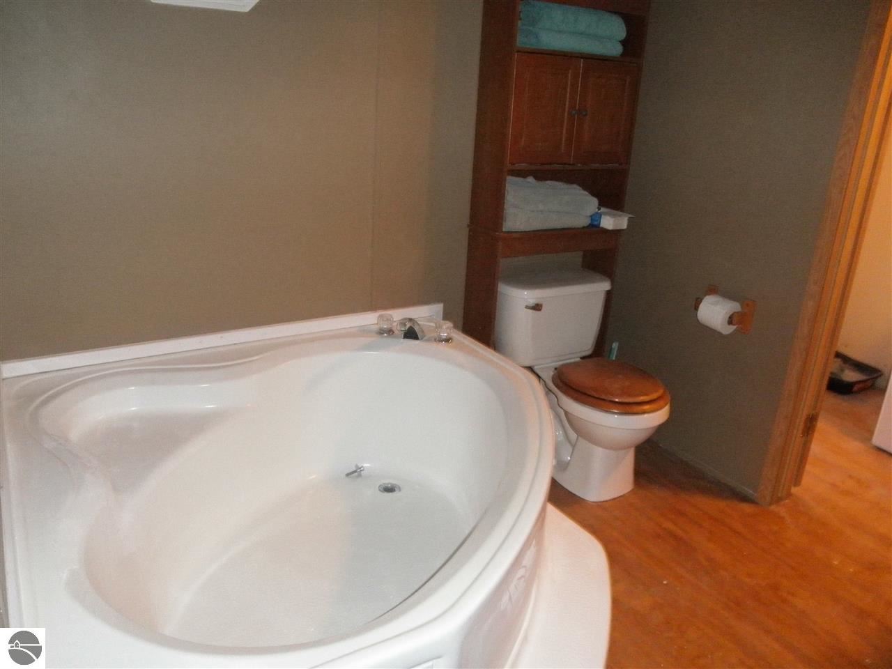 3933 Crofton Road South Boardman, MI 49680 - Photo 16 of 16 1777291-15.JPG