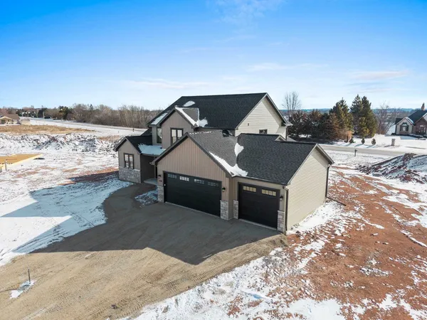 $719,900 | 302 Lansdowne Street, De Pere, WI 54115