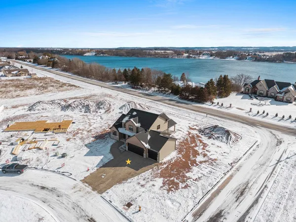 $719,900 | 302 Lansdowne Street, De Pere, WI 54115