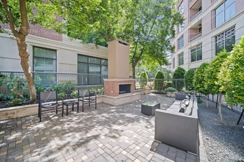 $298,695 | 1901 Post Oak Boulevard, Unit 204, Houston, TX 77056