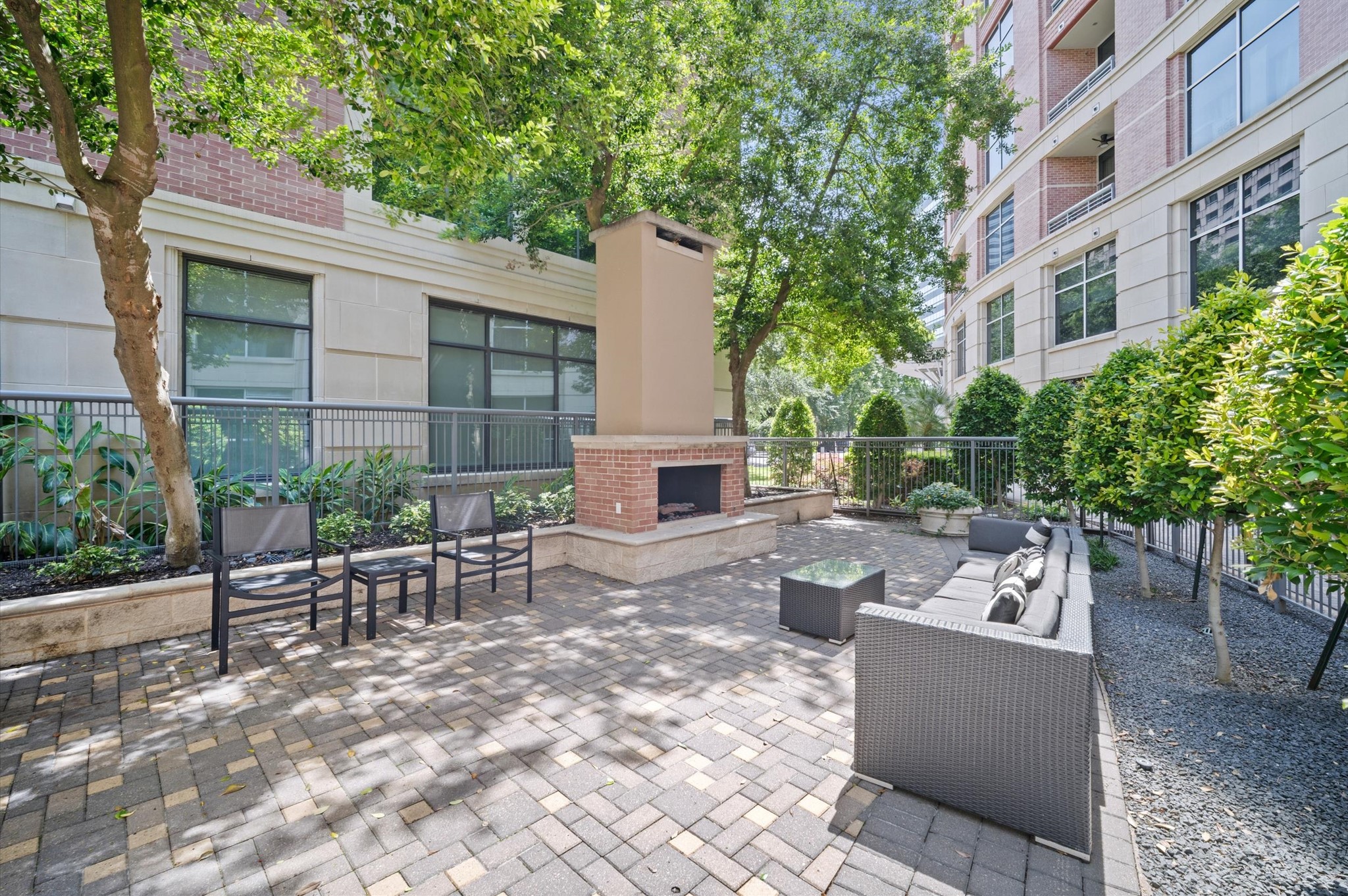 1901 Post Oak Boulevard, Unit 204 Houston, TX 77056 - Photo 13 of 36
