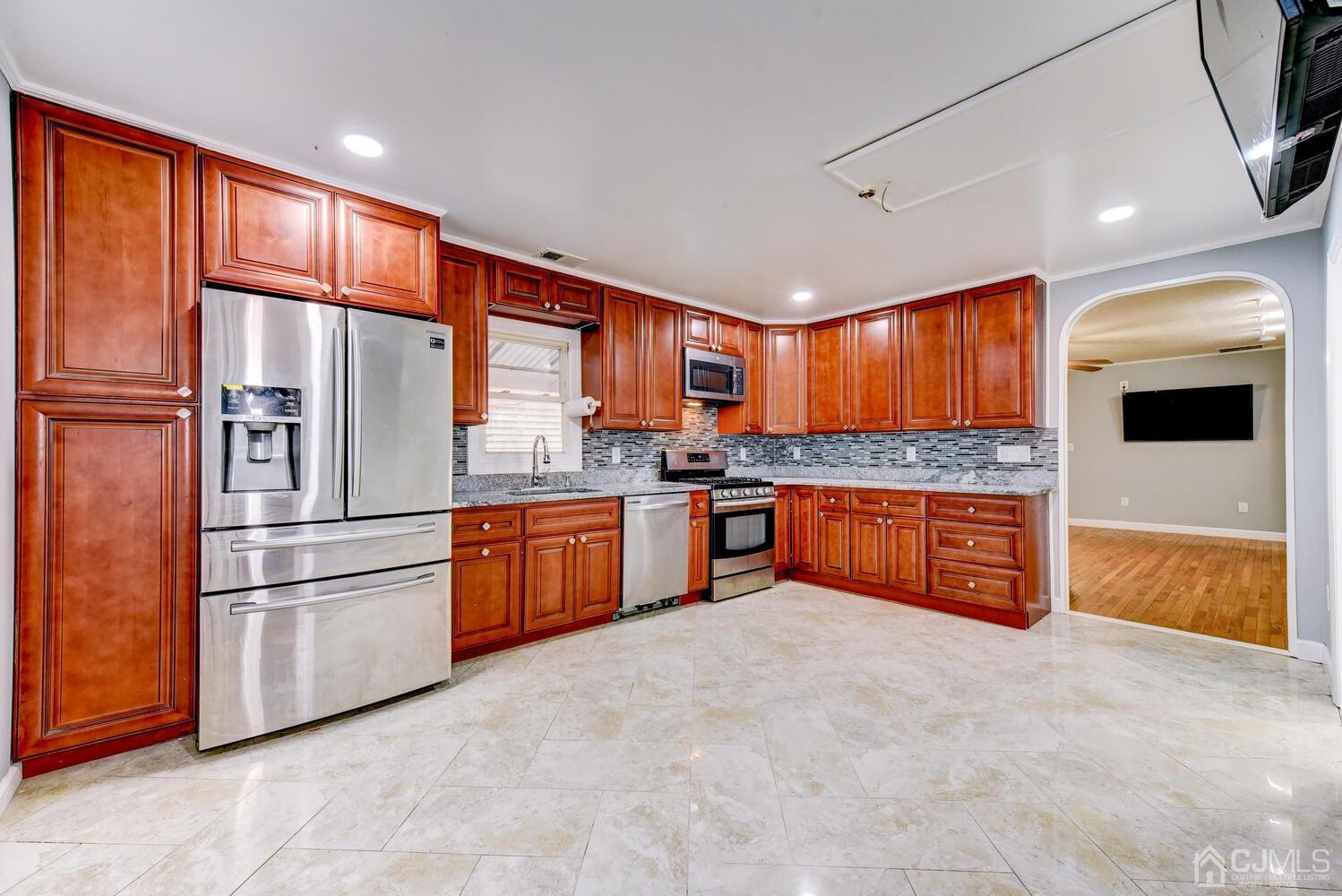 24 Landvale Road Spotswood, NJ 08884 - Photo 1 of 25