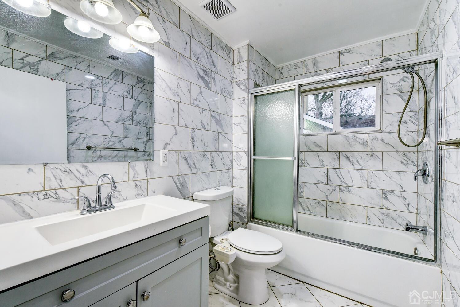24 Landvale Road Spotswood, NJ 08884 - Photo 11 of 25
