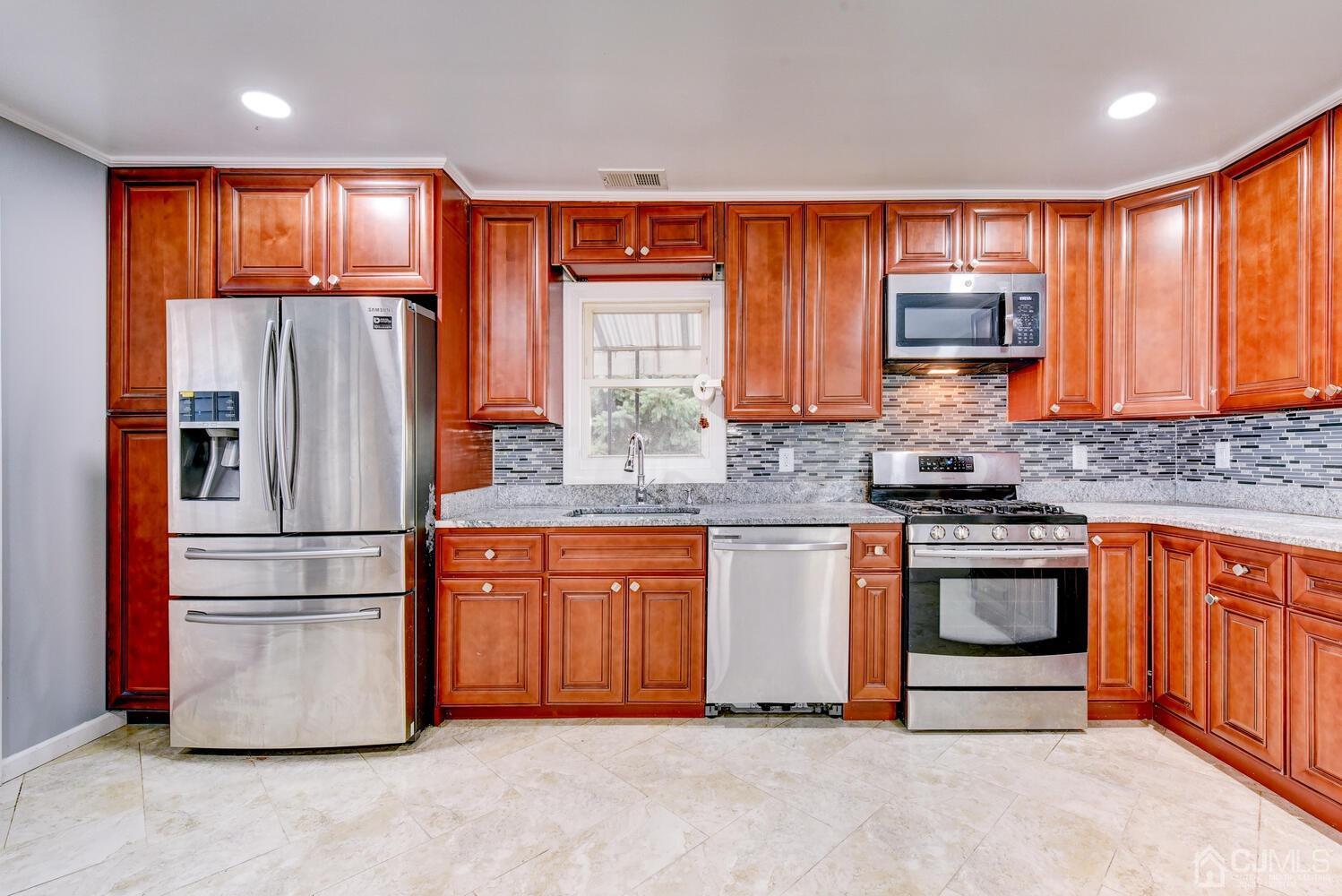 24 Landvale Road Spotswood, NJ 08884 - Photo 6 of 25