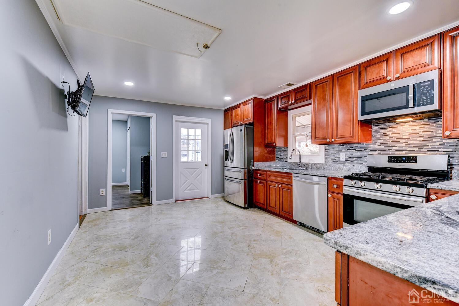 24 Landvale Road Spotswood, NJ 08884 - Photo 7 of 25