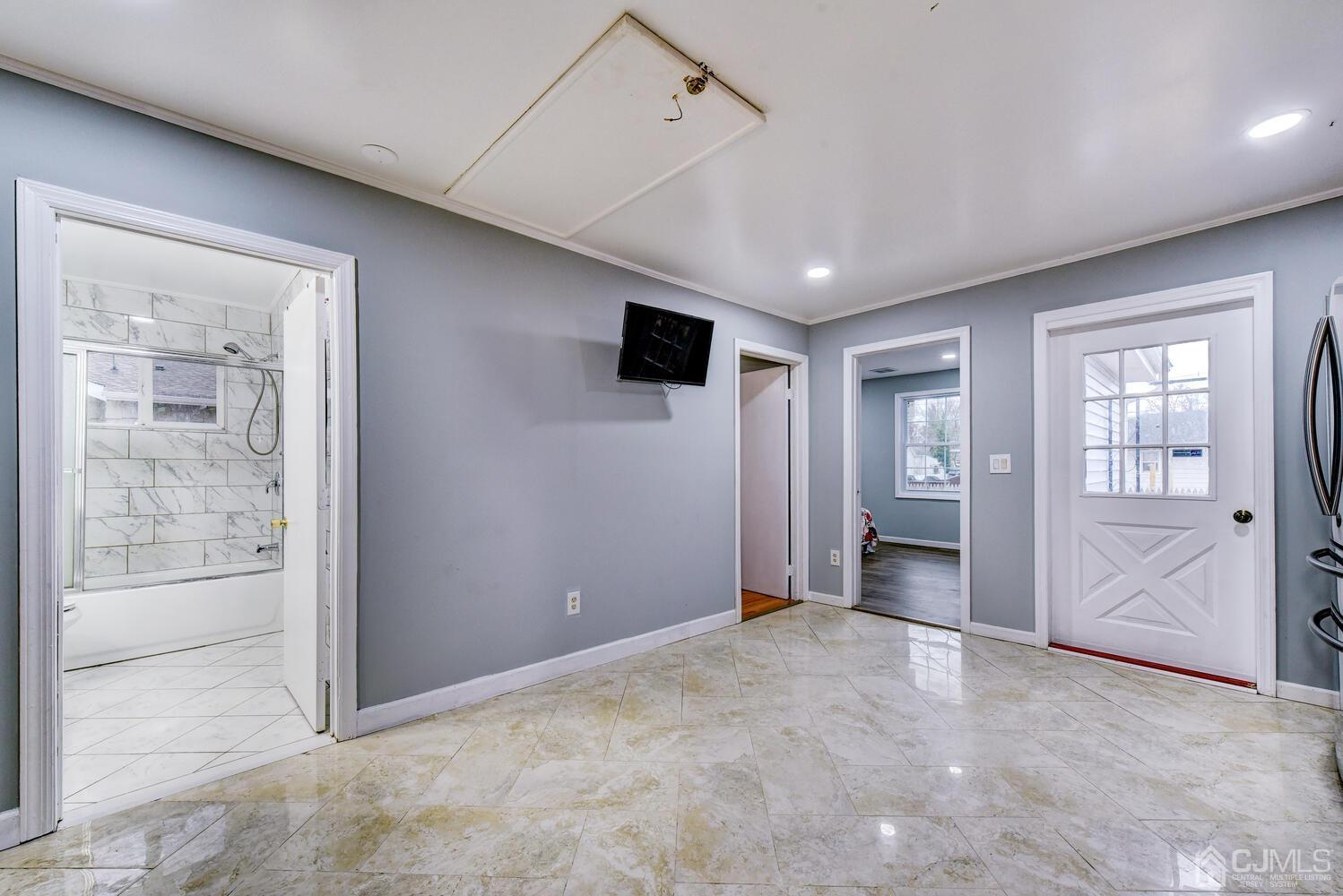 24 Landvale Road Spotswood, NJ 08884 - Photo 8 of 25
