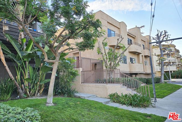 $3,200 | 11524 Moorpark Street, Unit 1, North Hollywood, CA 91602