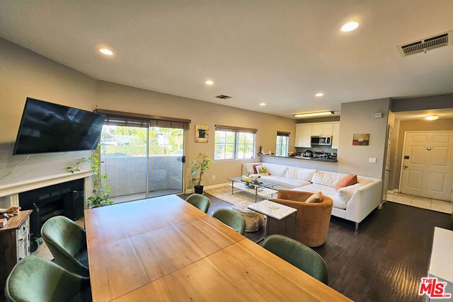 $3,200 | 11524 Moorpark Street, Unit 1, North Hollywood, CA 91602