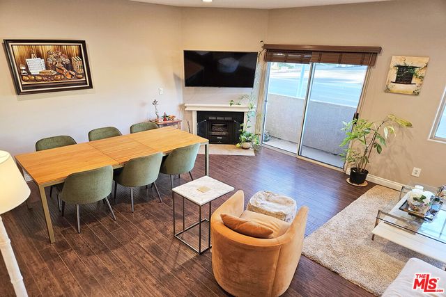 $3,200 | 11524 Moorpark Street, Unit 1, North Hollywood, CA 91602