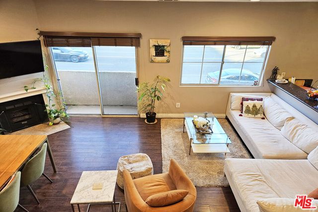 $3,200 | 11524 Moorpark Street, Unit 1, North Hollywood, CA 91602