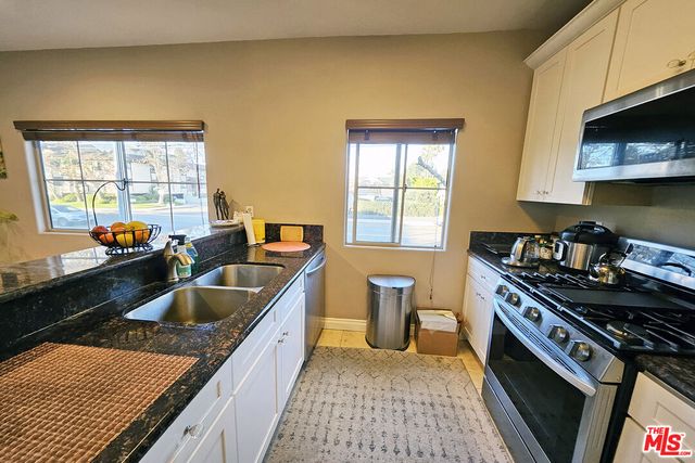 $3,200 | 11524 Moorpark Street, Unit 1, North Hollywood, CA 91602