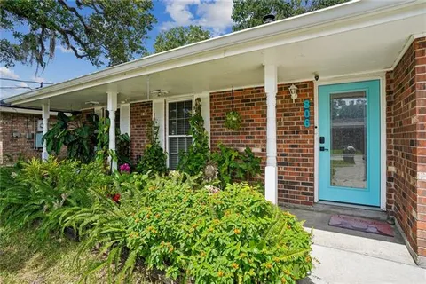 $375,000 | 806 Colonial Club Drive, Harahan, LA 70123