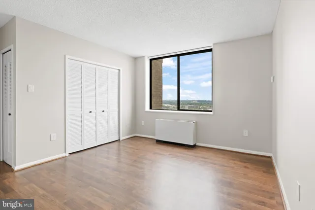 $297,500 | 3701 South George Mason Drive, Unit 2410N, Falls Church, VA 22041