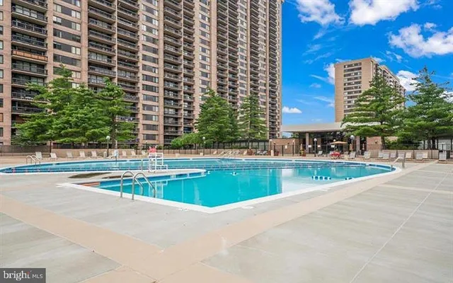 $297,500 | 3701 South George Mason Drive, Unit 2410N, Falls Church, VA 22041