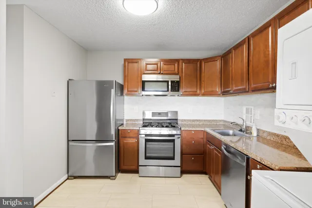 $297,500 | 3701 South George Mason Drive, Unit 2410N, Falls Church, VA 22041