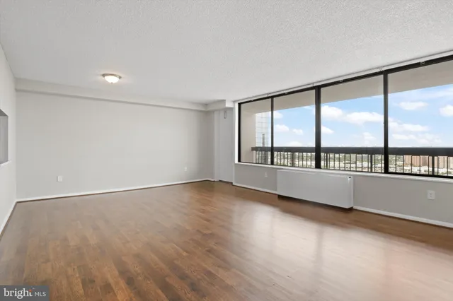 $297,500 | 3701 South George Mason Drive, Unit 2410N, Falls Church, VA 22041