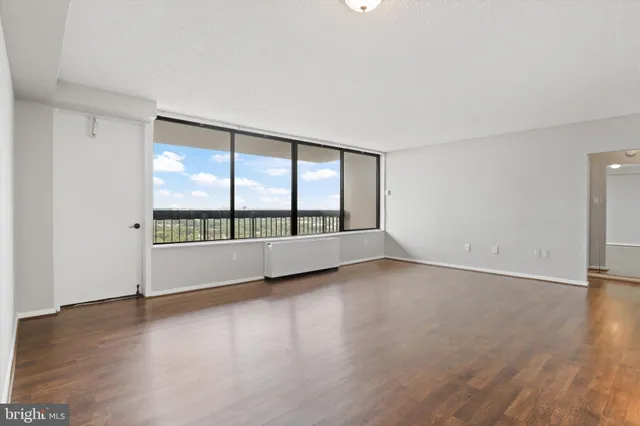 $297,500 | 3701 South George Mason Drive, Unit 2410N, Falls Church, VA 22041