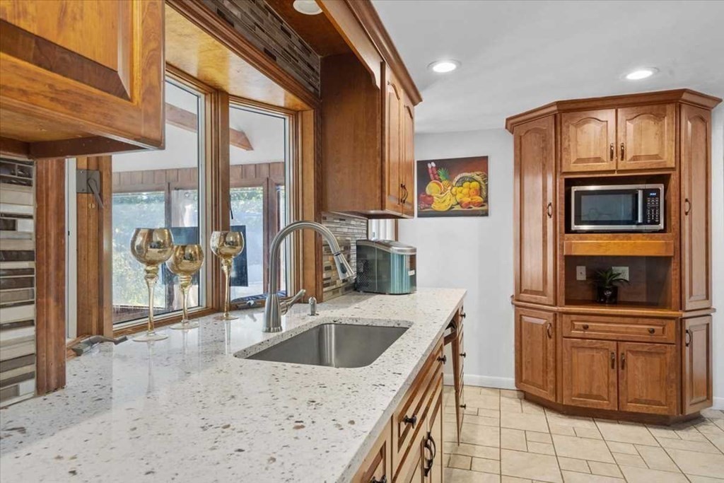 85 Dennison Hill Road Southbridge, MA 01550 - Photo 10 of 37 Gallery Image 10