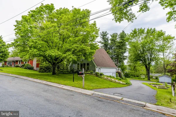$300,000 | 30 Pine Crest Drive, Denver, PA 17517