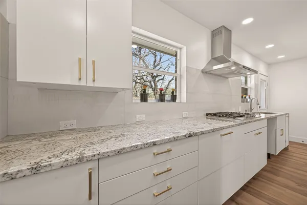 $2,500 | 339 East Delz Drive, Houston, TX 77022