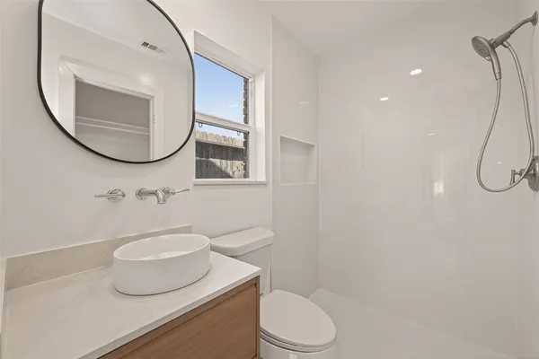 $2,500 | 339 East Delz Drive, Houston, TX 77022