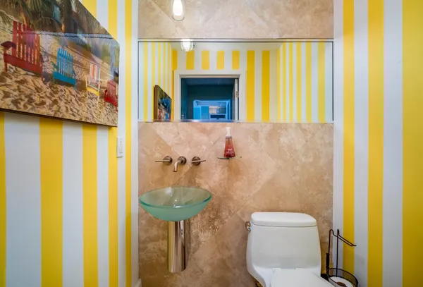 a view of outdoor space yard and porch