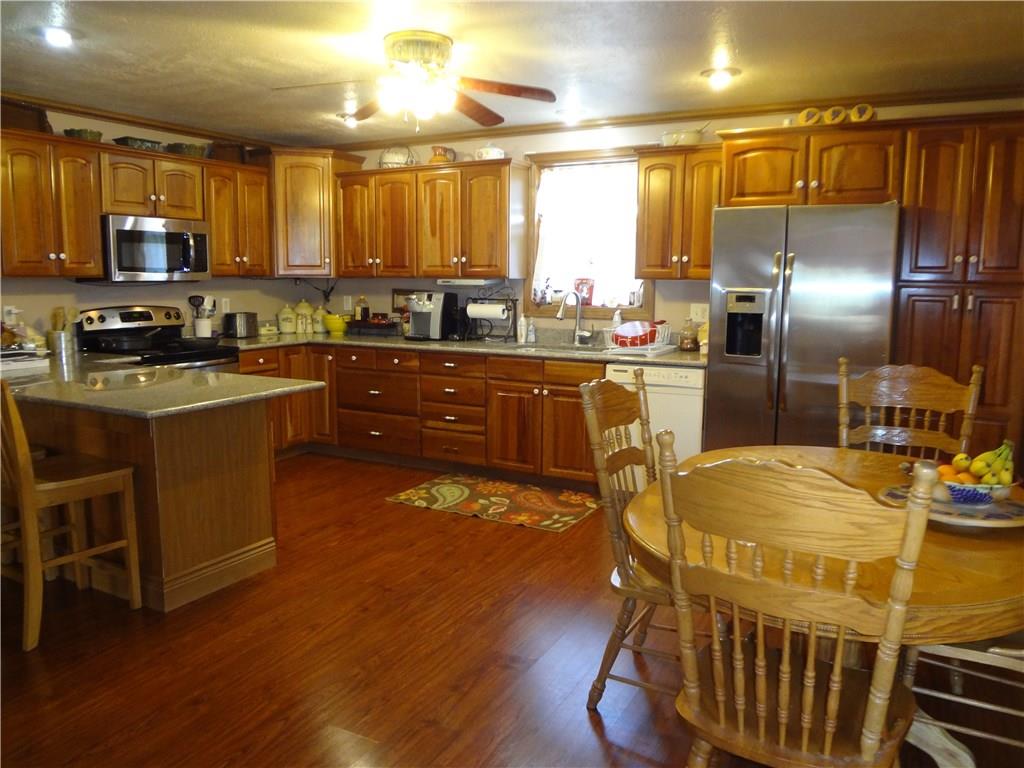 954 Achortown Road Beaver Falls, PA 15010 - Photo 3 of 25 Eat-In-Kitchen