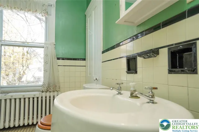 $189,921 | 206 North Lehigh Street, Tamaqua, PA 18252