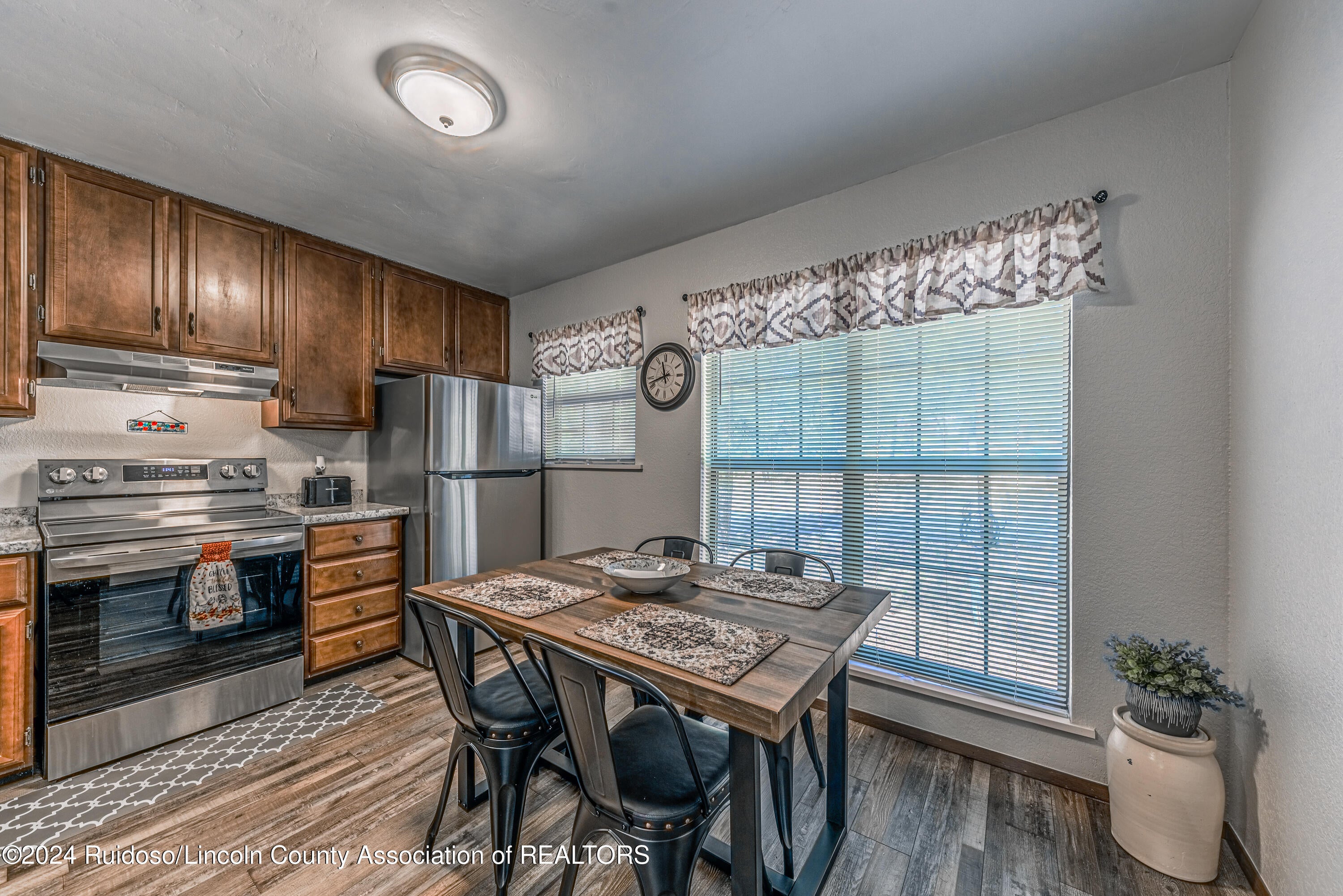 120 Lower Terrace Drive, Unit 15 Ruidoso, NM 88345 - Photo 13 of 42 120 Lower Terrace New-13
