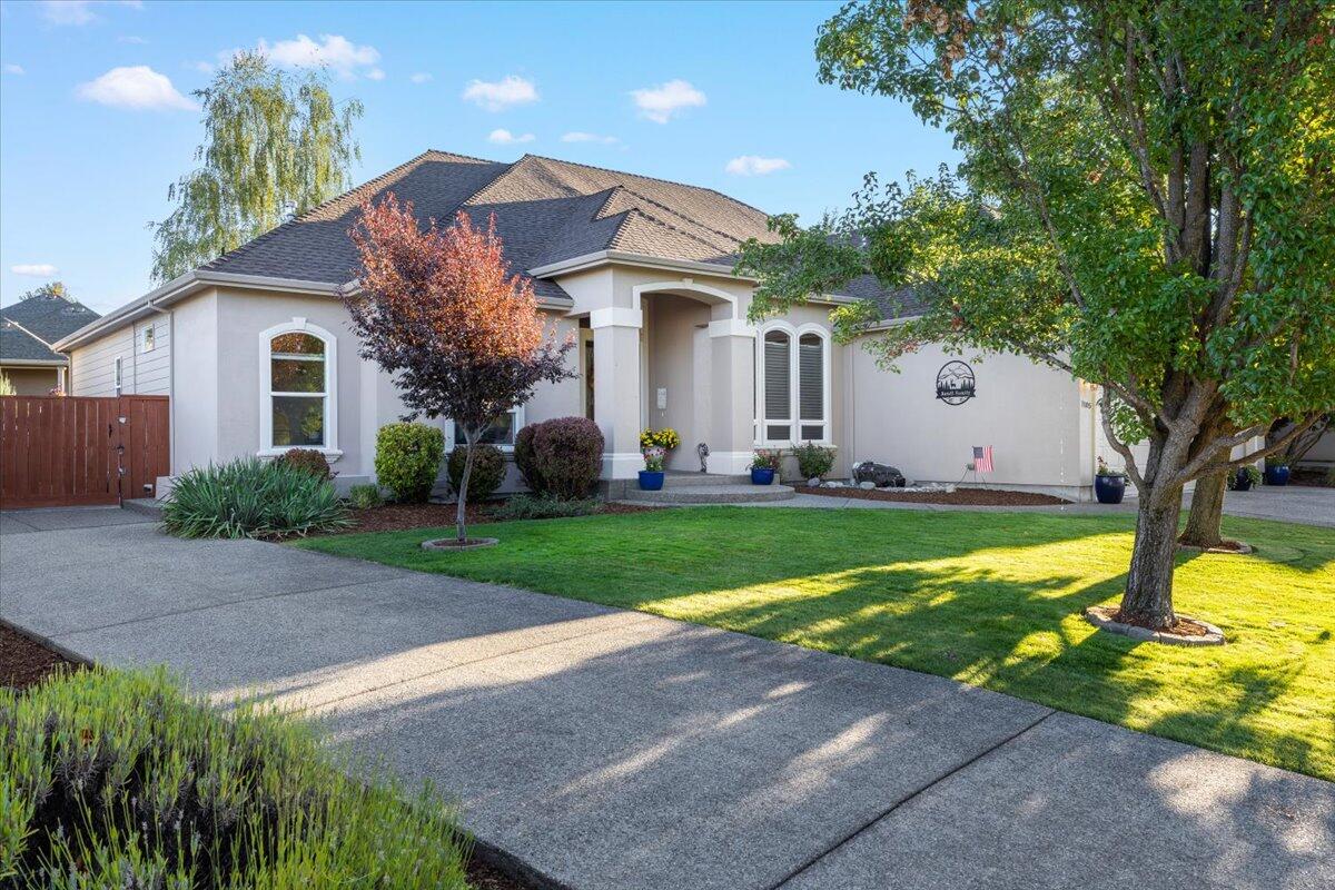 1105 Pumpkin Ridge Eagle Point, OR 97524 - Photo 1 of 40 a front view of a house with garden