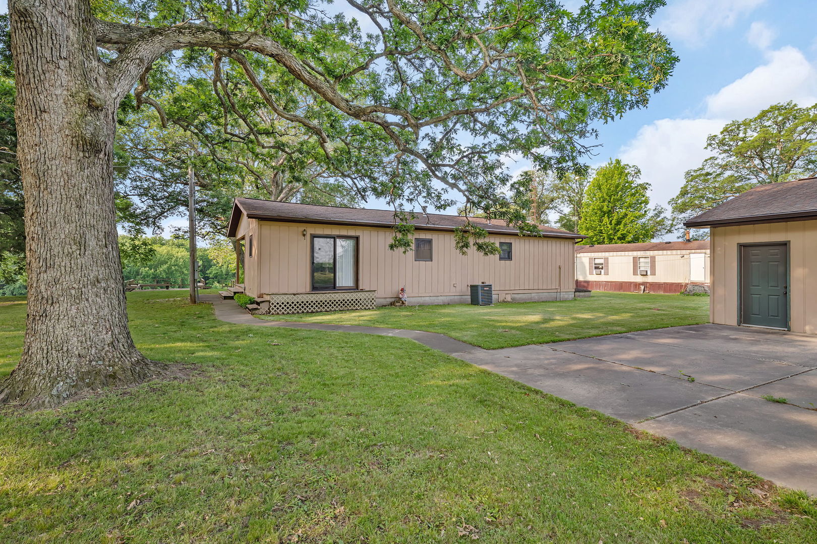 6828 East 2925 N Road Cornell, IL 61319 - Photo 2 of 37 Gallery Image 2