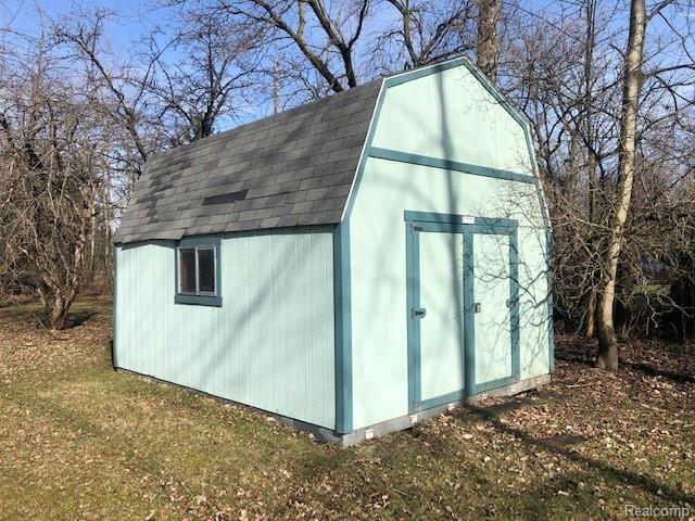 2025 Lakeshore Road Applegate, MI 48401 - Photo 2 of 5 Gallery Image 2