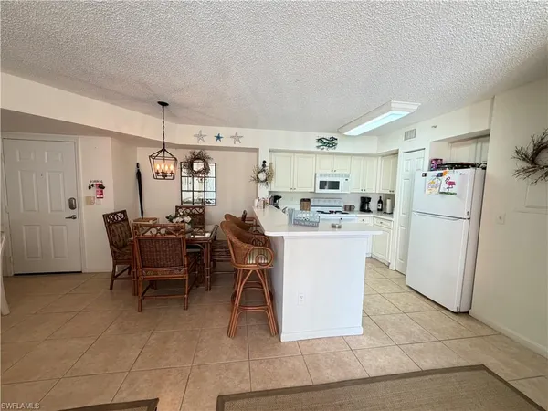 $2,800 | 1220 Wildwood Lakes Boulevard, Unit 105, Naples, FL 34104