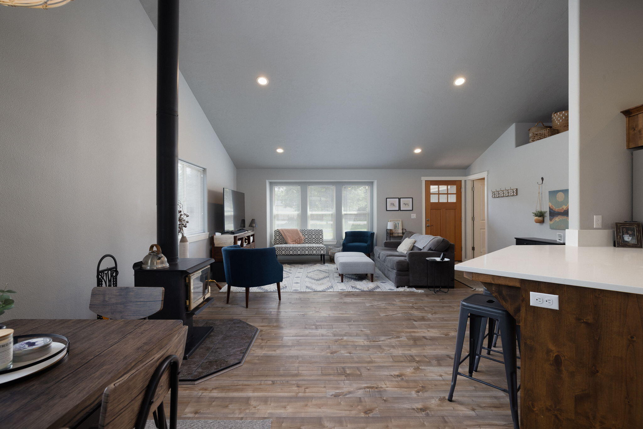 55659 Swan Road Bend, OR 97707 - Photo 5 of 32 Gallery Image 5