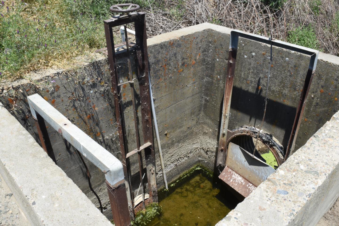 16071 Tyler Island Road Walnut Grove, CA 95690 - Photo 6 of 10 a view of a balcony